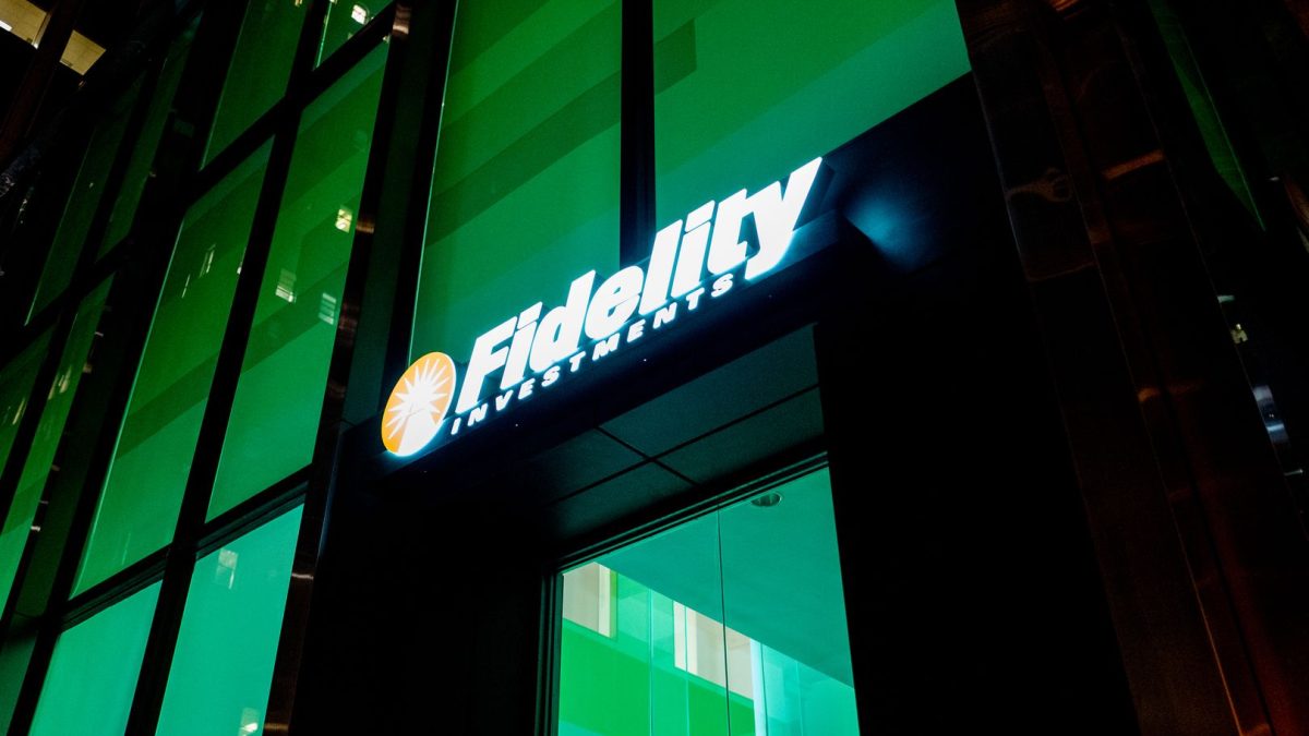 Fidelity Enters Stablecoin Custody Battle as Traditional Finance Competes for Digital Assets